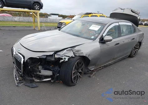 2024 BMW 740I xDrive z USA, uszkodzony, nr VIN WBA33EH08RCR00014